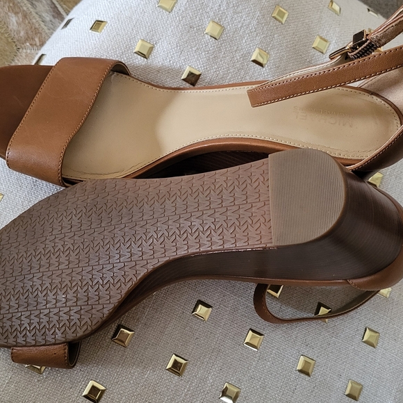 Michael Kors Tan Heels Sleek Slingback Design - Picture 3 of 3
